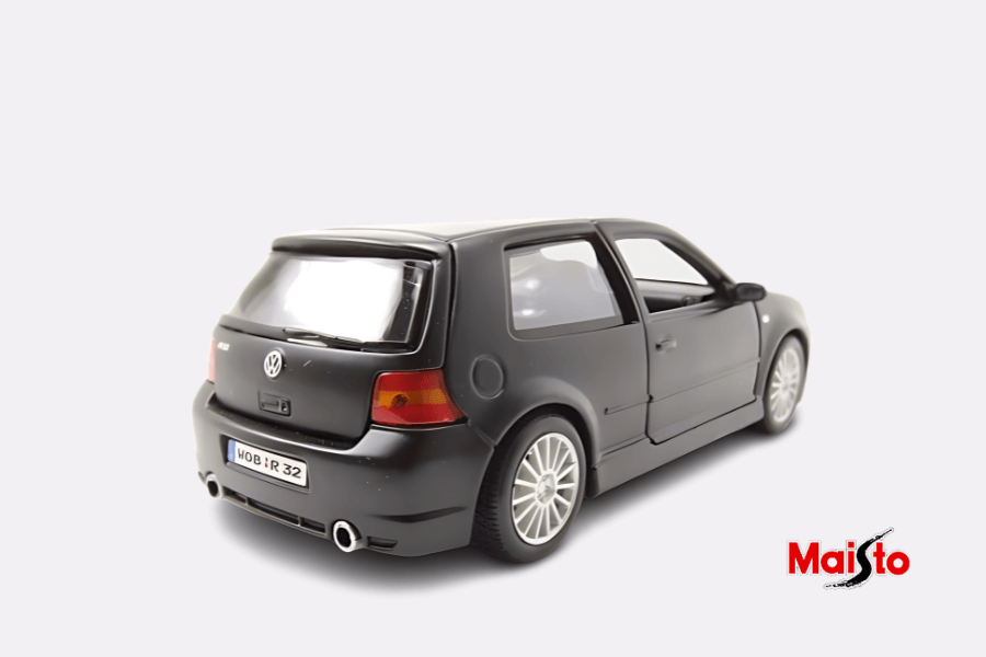 Maisto 1:25 Volkswagen Golf R32 - Car World