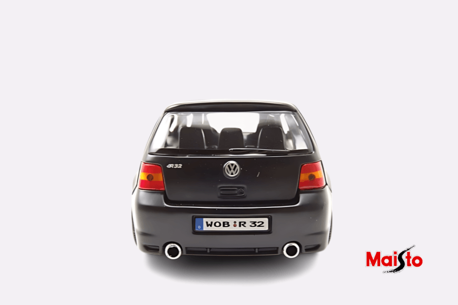 Maisto 1:25 Volkswagen Golf R32 - Car World