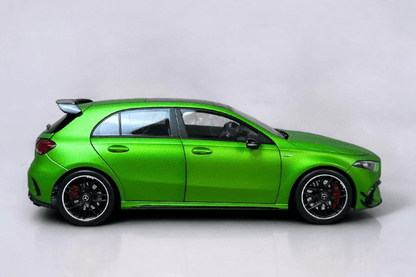 Kiloworks/NZG 1:18 FOR Benz AMG A45 S Performance verde - Car World
