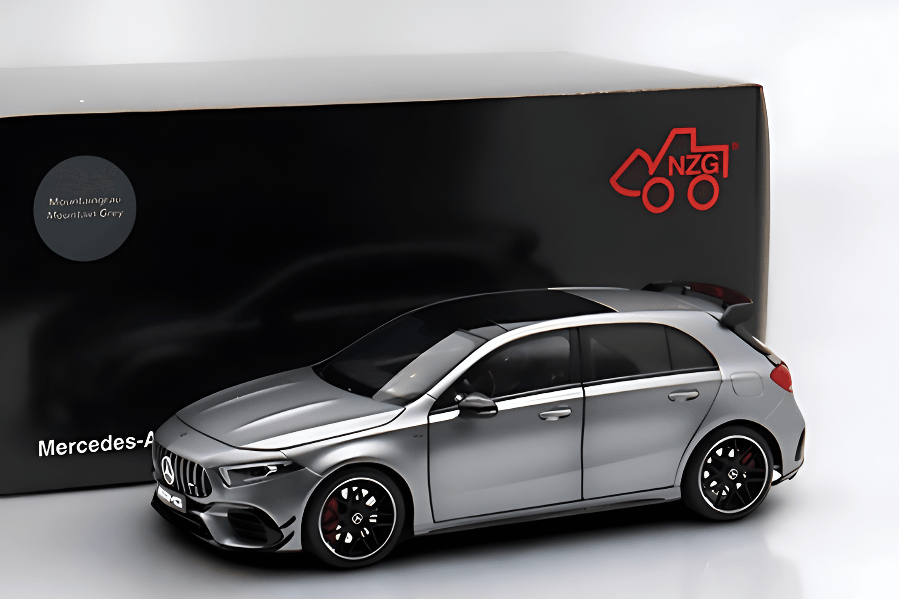 Kiloworks/NZG 1:18 FOR Benz AMG A45 S Performance Gris - Car World